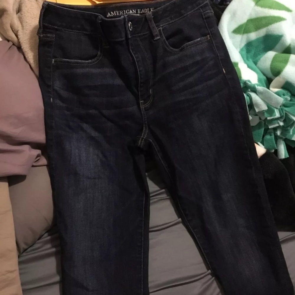 AMERICAN EAGLE DARK WASH SKINNY JEANS